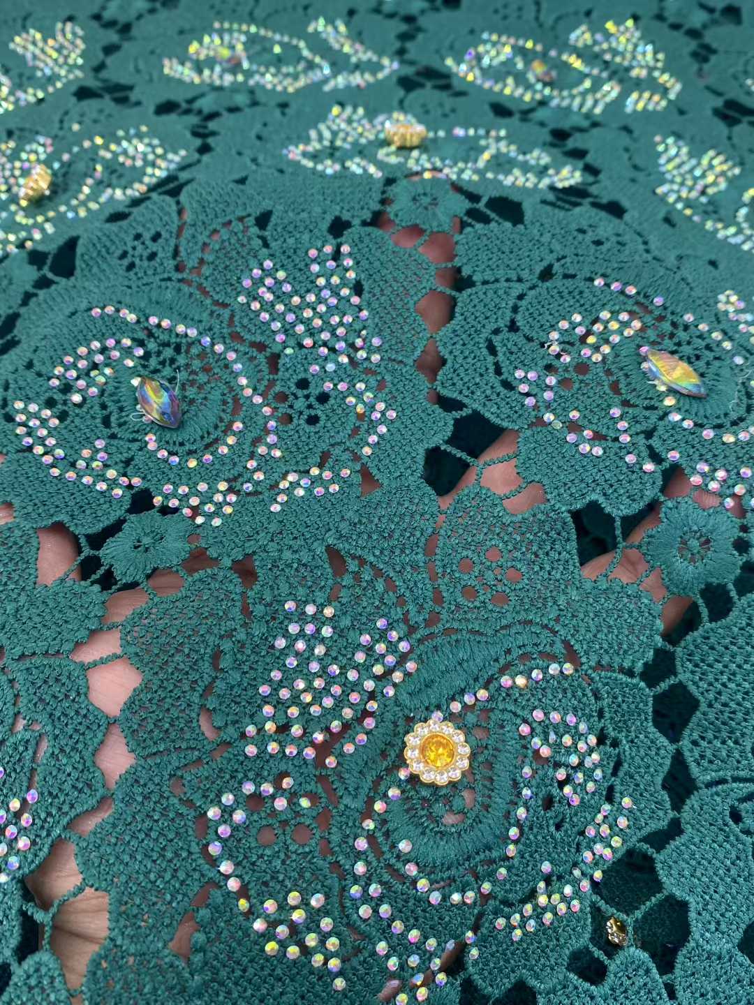 Najnowsza koronka gipiurowa z  – Crystal Mesh Fabric recenzja i cena